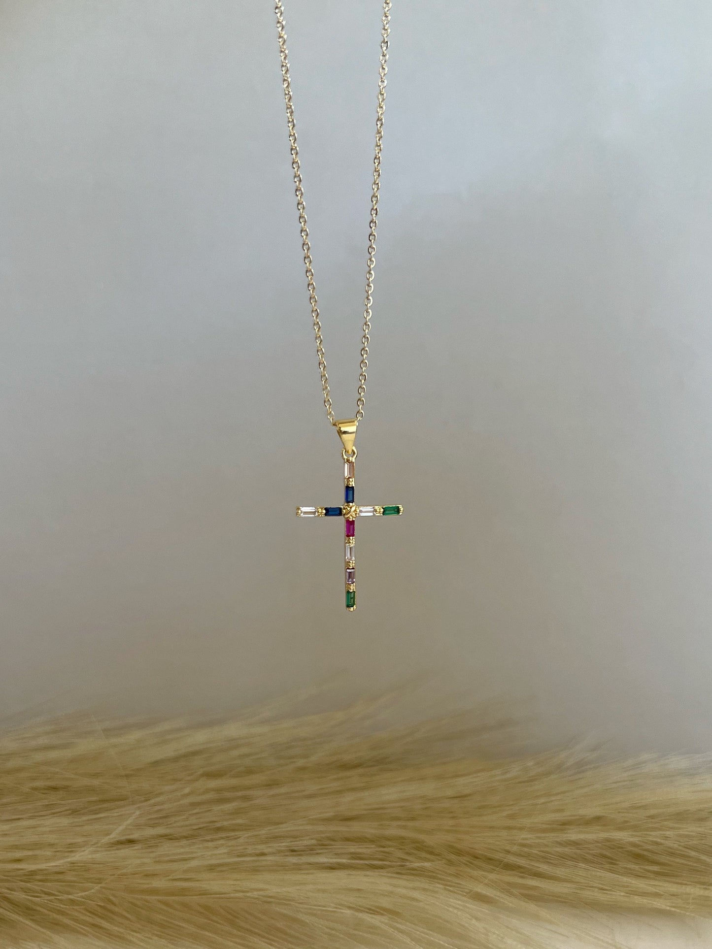 Arcoíris Cruz Necklace