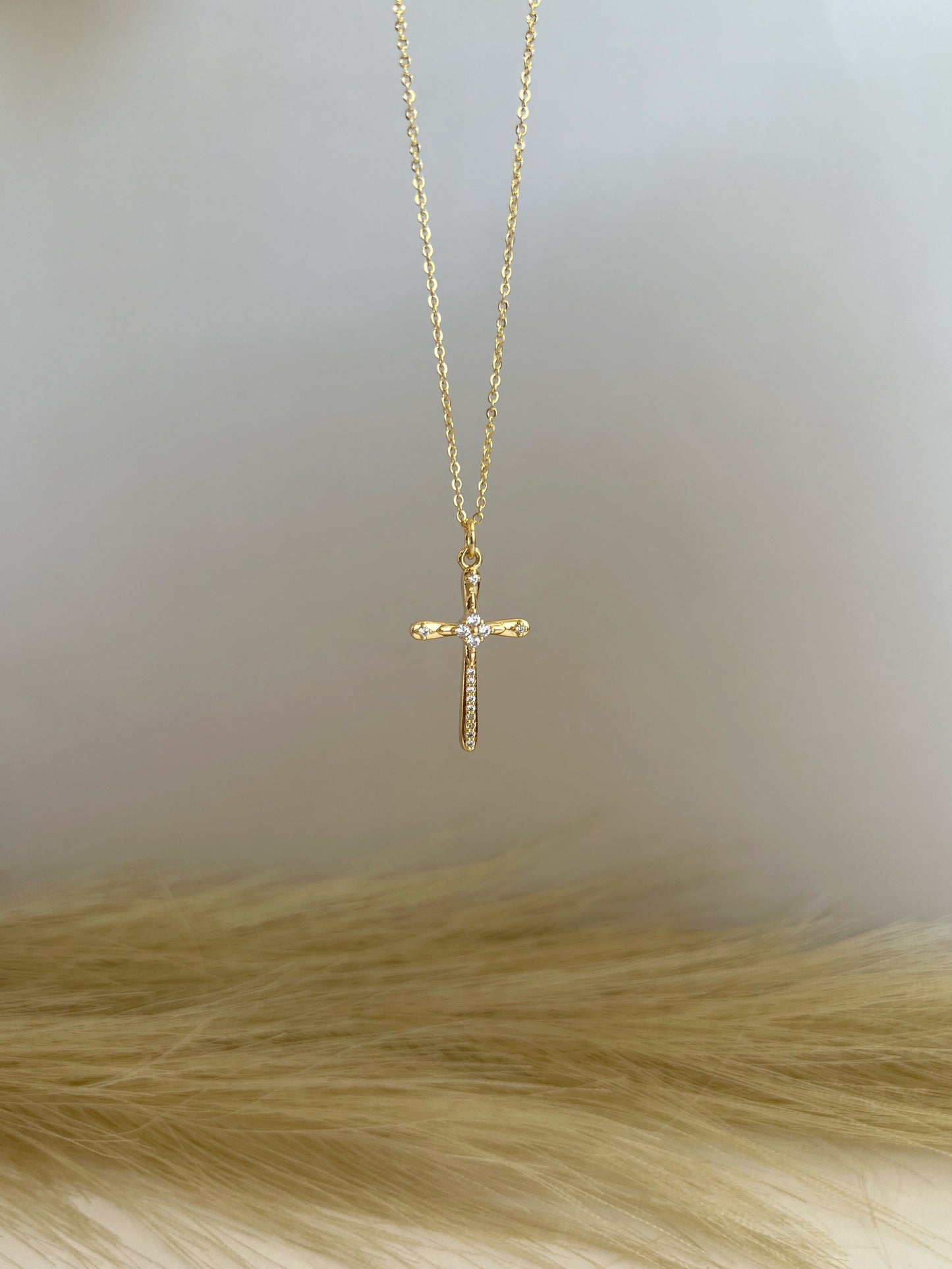 Luz Cruz Necklace