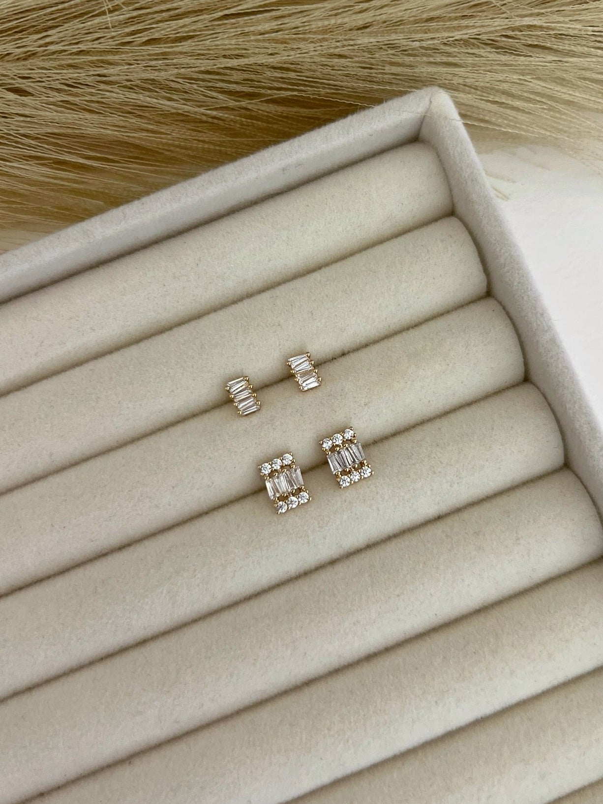 Essence Mini Studs