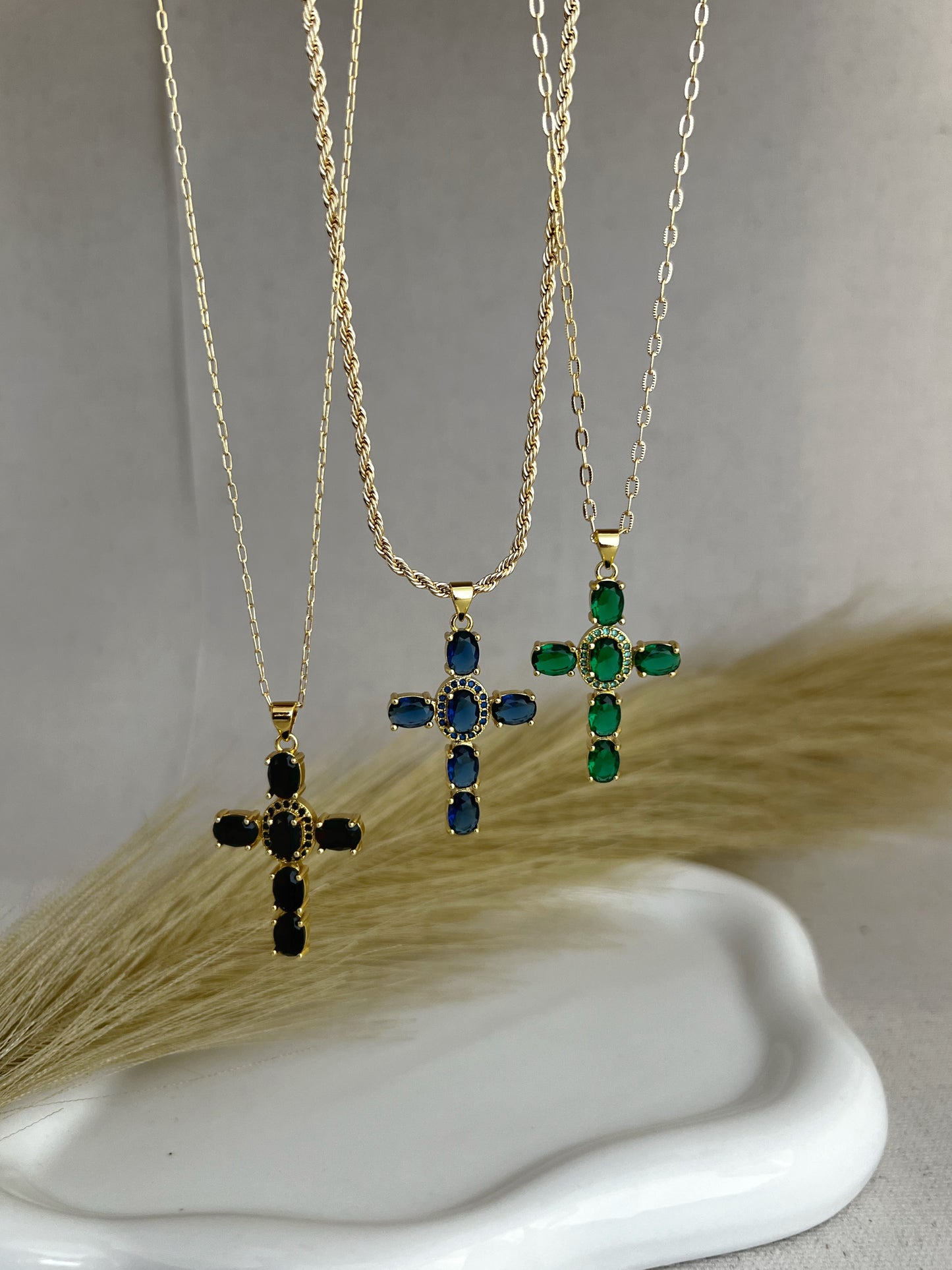 Cruz Eterna Necklace