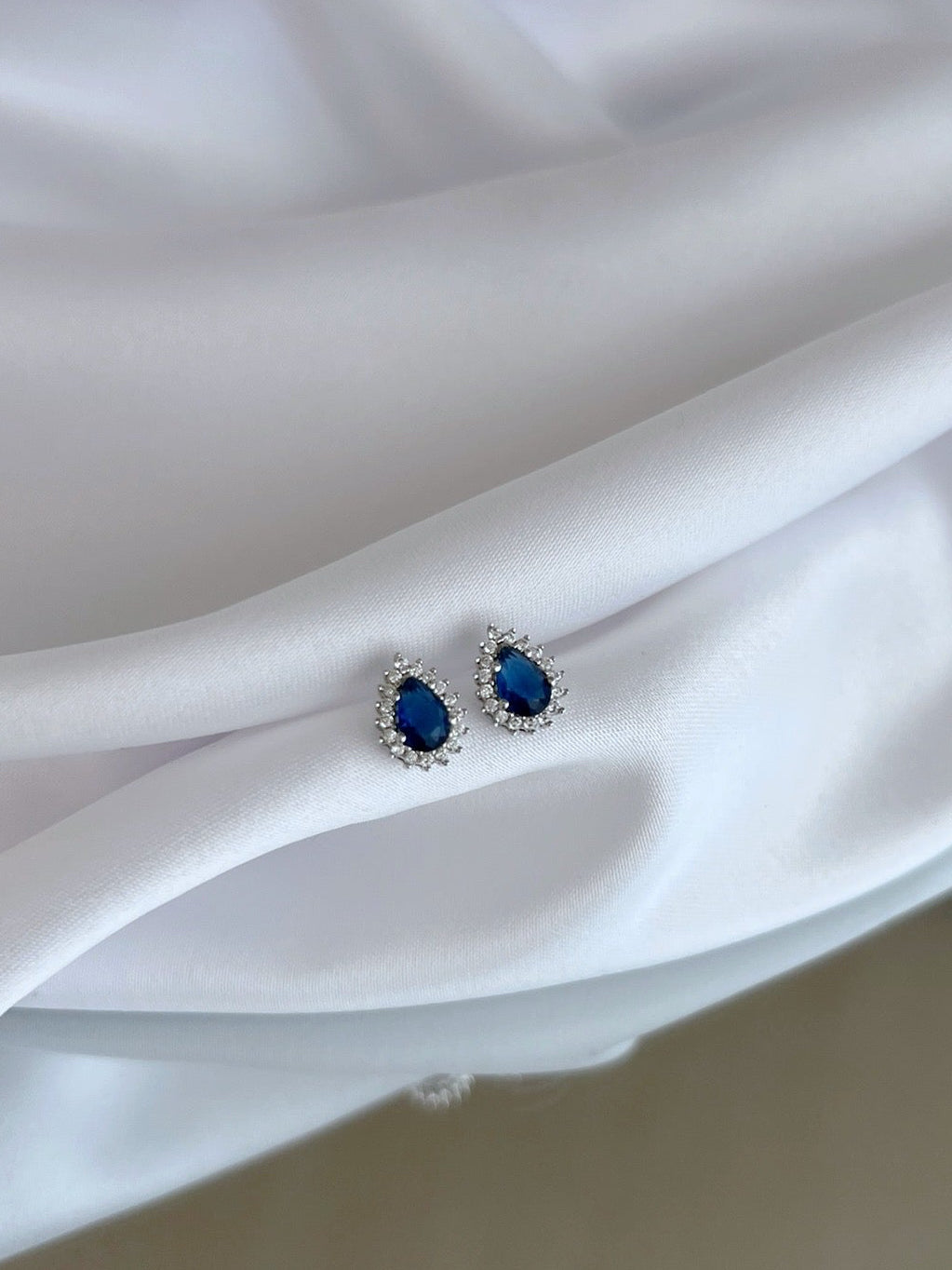 Gota Blue Halo Earrings