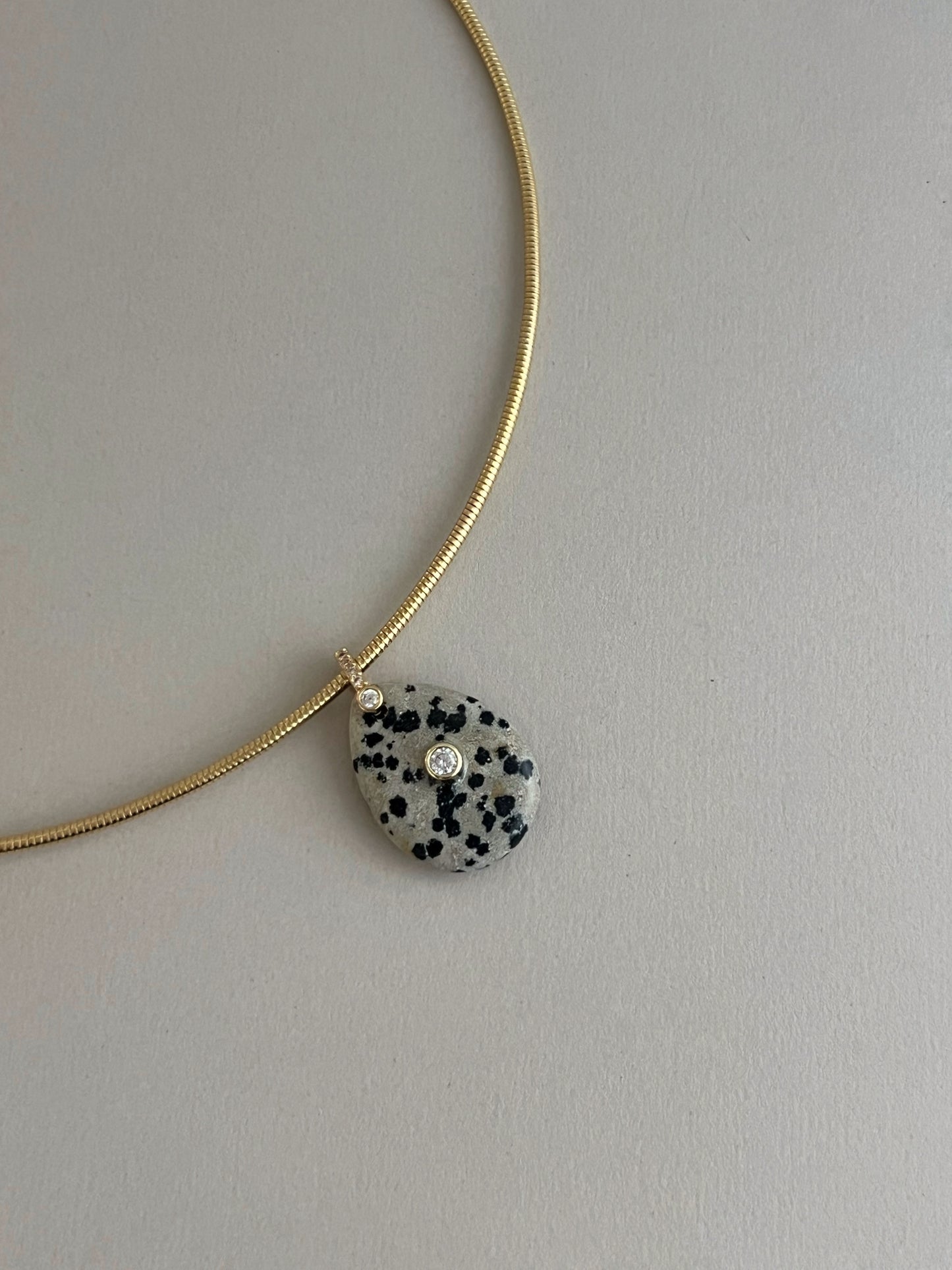 Gray Spot Pure Stone Necklace