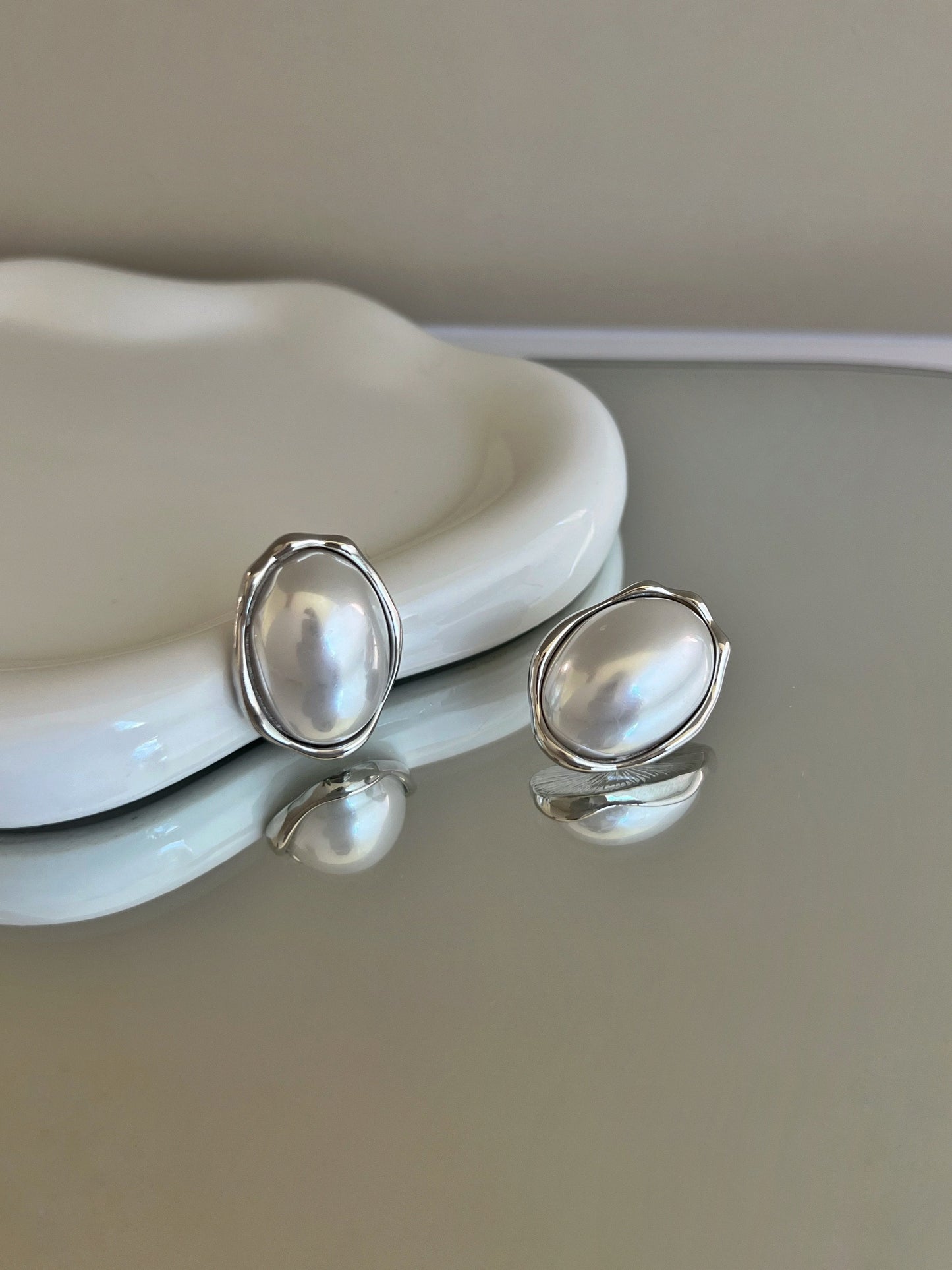 Venus earring