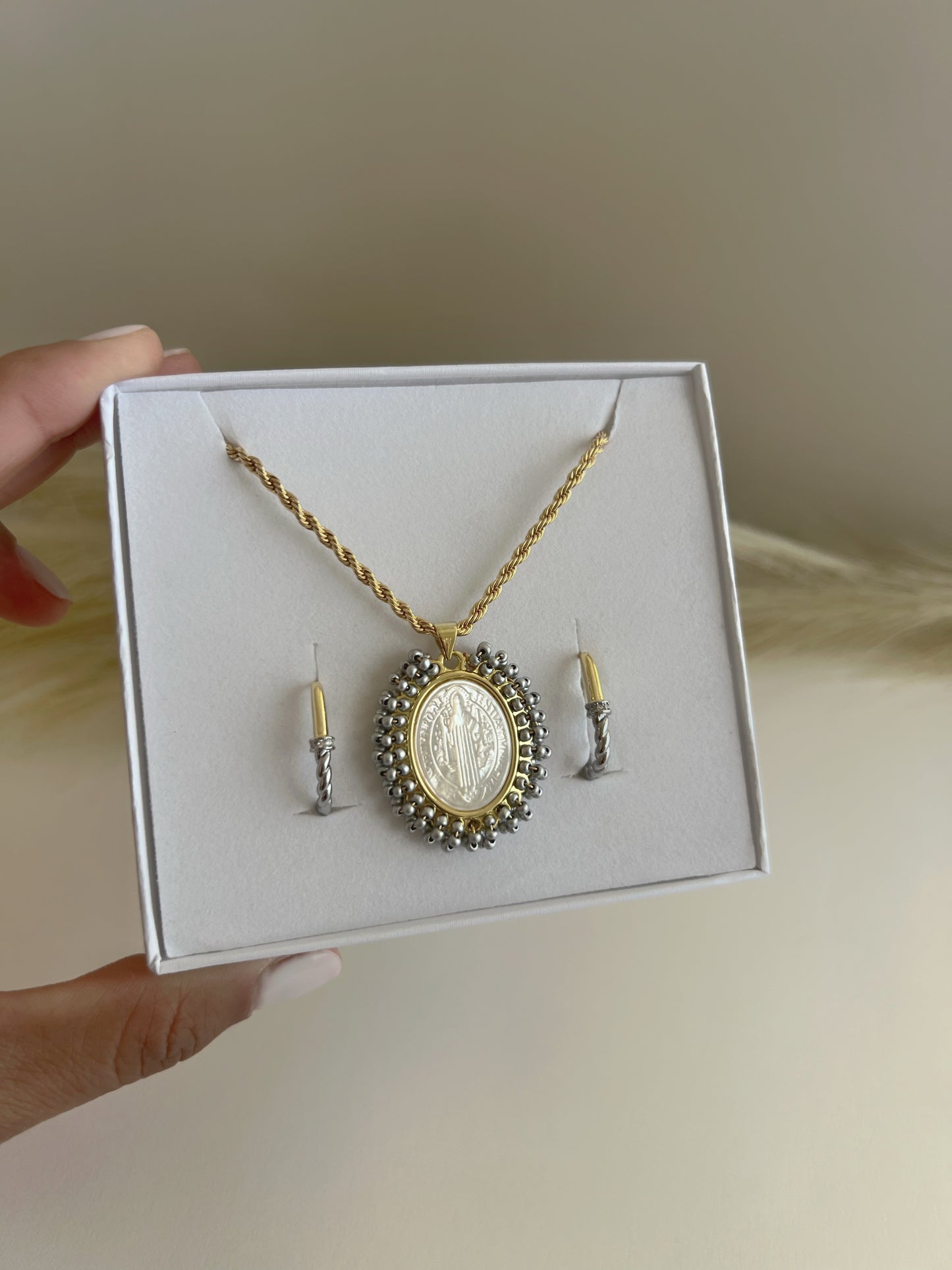 San Benito bordado Set